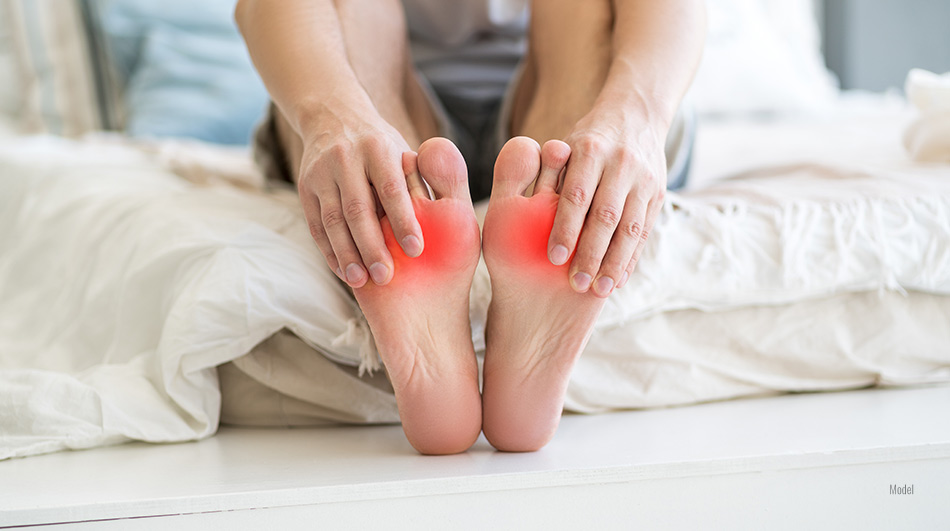 Person with bottoms of their feet exposed with an illustration of the foot pain